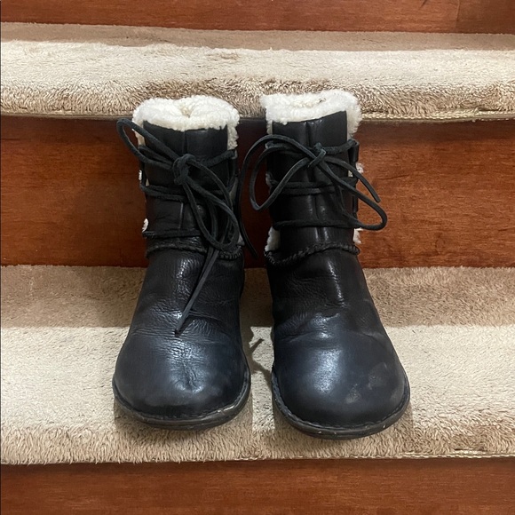 Authentic UGG Caspia Australia Sheepskin Leather Winter Boots Size 7 Like New - Picture 3 of 10